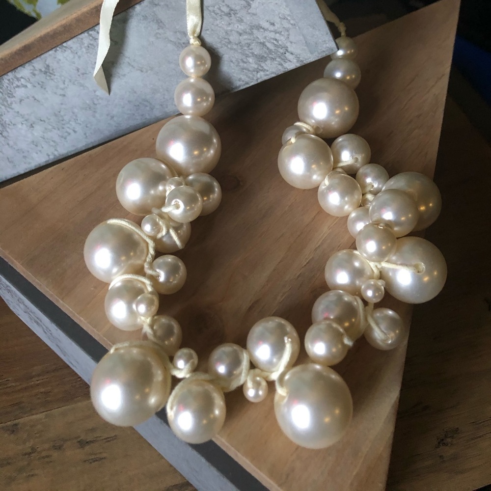 Chunky pearl necklace